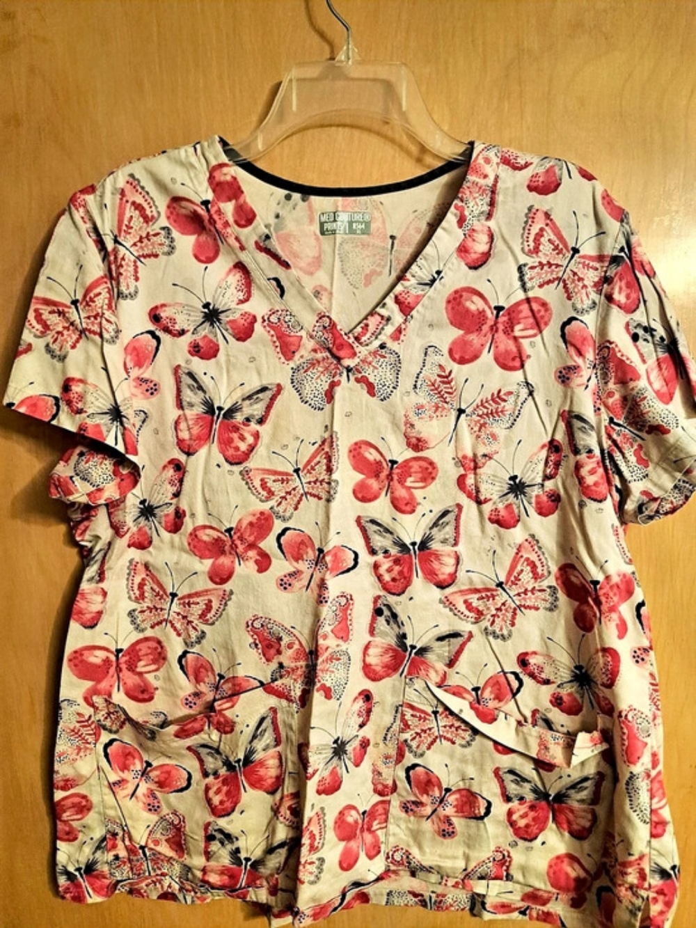Med Couture Prints #8564 V-Neck Scrub Top, Butterflies XL Pink White Background